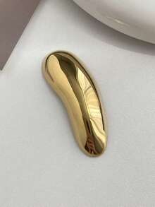 Broche asymétrique en métal brillant minimaliste, exclusive pour femmes, accessoire de mode haut de gamme, convient pour décorer les robes et les manteaux, broche ovale asymétrique de style métal simple, accessoire premium polyvalent de niche pour femmes - Multicolore - Voir 5