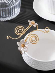 1pc Niche Vintage Gold Spiral Twisted Branch White Oil Drop Plumeria Women's Arm Cuff - White - View 4