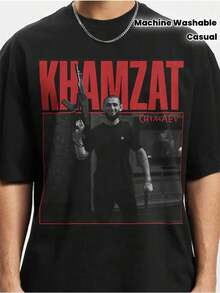 Camiseta Gráfica de MMA Khamzat Chimaev de los 90s, Edición Limitada - Negra con Estampado Rojo, Camiseta Casual para Hombres y Mujeres, Corte Regular, Manga Corta, Lavable a Máquina - Negro - Ver 1