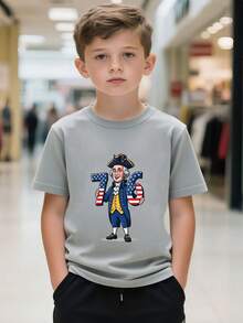 Camiseta de George Washington para niños - Estilo divertido de dibujos animados, que muestra a Washington con un sombrero tricornio azul, vestido con traje militar azul, sosteniendo un gran - Blanco - Ver 8