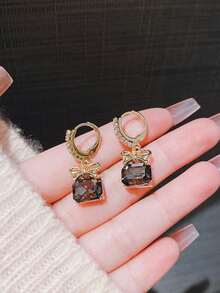 1 Pasang Anting Pita Sederhana dan Menawan yang Cocok untuk Wanita Saat Bepergian Sehari-hari - Grey - View 4