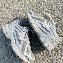 Zapatillas de running New Balance 1906R Gris Plateado Estilo Tech Y2K Unisex, Diseño Retro, Excelente Comodidad - Multicolor - Ver 4