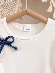 Baby Girl Fashion Vintage 2-Piece Set: White Ribbed Texture Puff Long Sleeve T-Shirt With Denim Bow + Frayed Hem Bow Applique Denim Long Pants - White - View 3
