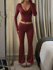 GAOVOT 女款秋冬 Y2K 休閒兩件套 性感純色 V 領長袖 T 恤與高腰修身喇叭褲 - 酒紅色 - 查看 1