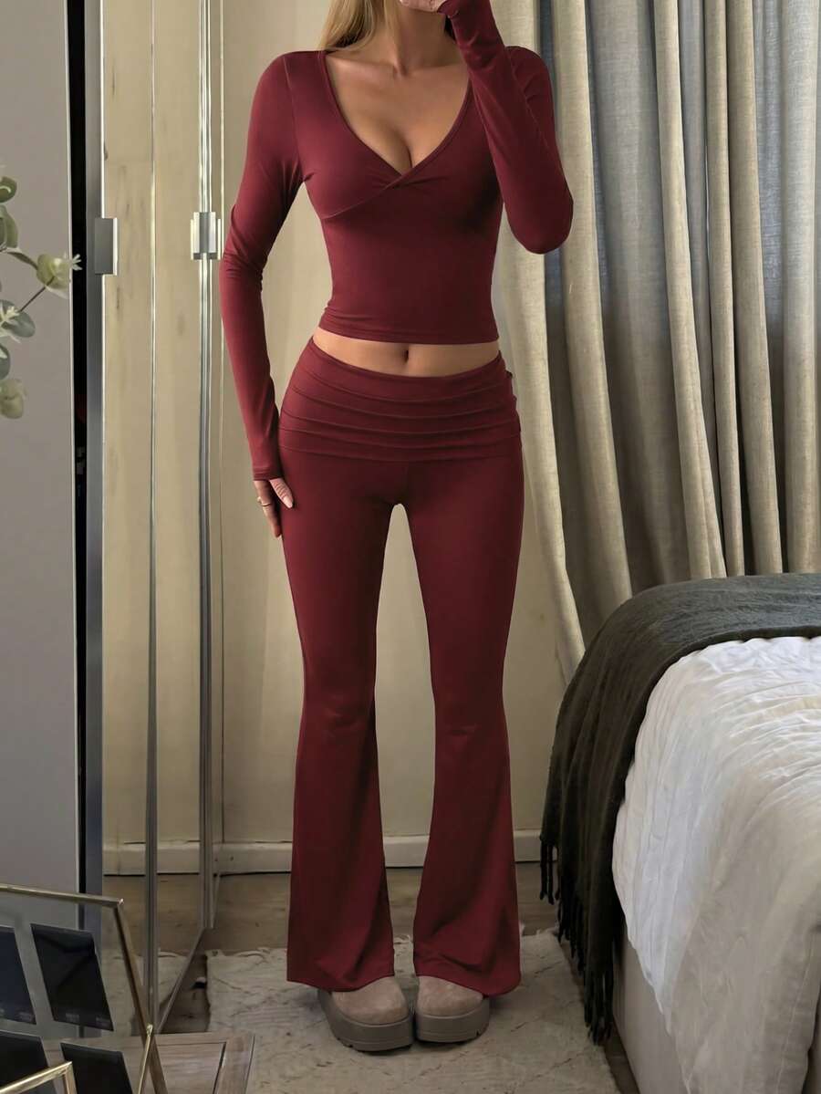 GAOVOT 女款秋冬 Y2K 休閒兩件套 性感純色 V 領長袖 T 恤與高腰修身喇叭褲 - 酒紅色 - 查看 1