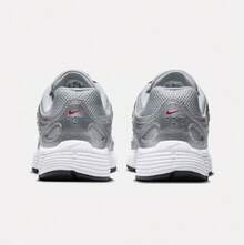Nike 兒童中性款舒適透氣新風格厚底運動鞋跑步鞋 - 銀灰色/紅色 - 查看 10