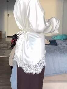 女士优雅通勤缎面上衣，蕾丝拼接圆领长袖系带上衣，纯色梭织蕾丝拼接不对称/不对称优雅办公日常约会款（白色半透明）春季 - 白色 - 查看 3