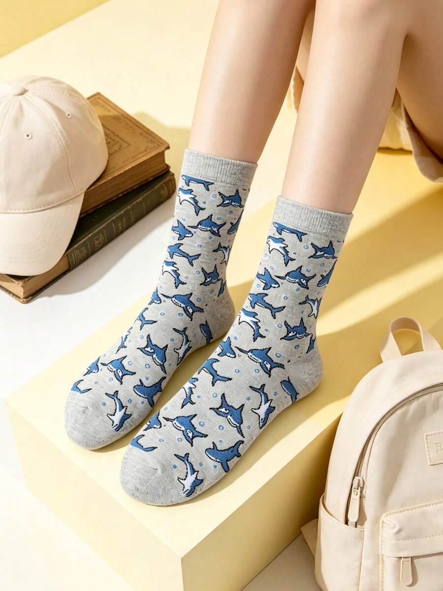 1 Pair Men's Cartoon Shark Fun INS Cute Unisex Cartoon Sports Socks, Mid-Calf Skateboard Socks, Autumn Style - Multicolor - View 1