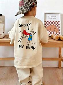 男童卡通棒棒人 Super Daddy 圖案印花 T-shirt，Daddy Is My Hero 文字印花後背短袖上衣，幼兒日常穿著夏季基礎上衣 - 杏色 - 查看 8