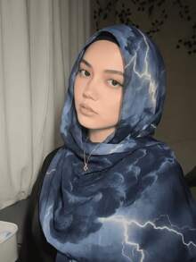 1件女款波希米亞風時尚水彩印花圍巾，秋季休閒街頭風穆斯林頭巾，百搭披肩，適合日常穿著 - 暗夜雷電藍 - 查看 3