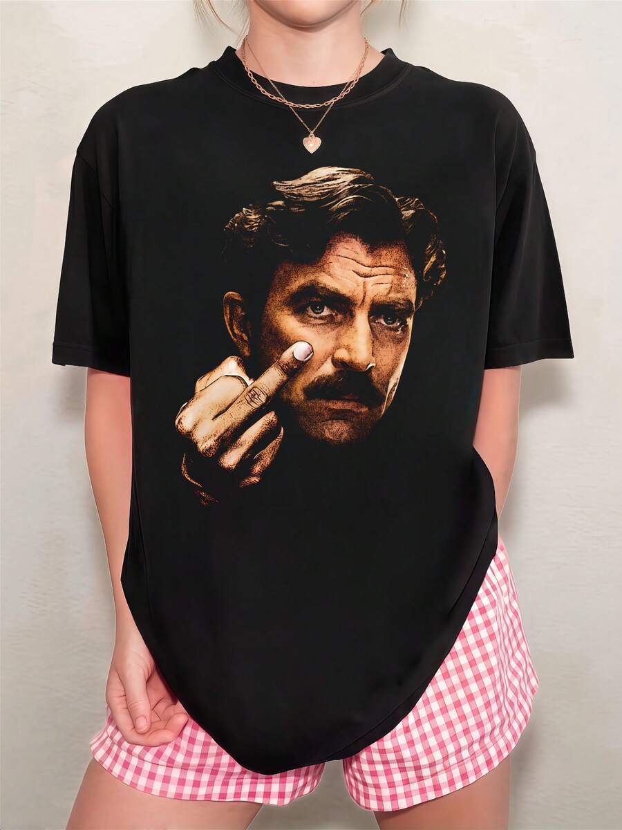 Unisex Oversized Black T-Shirt With Realistic Tom Selleck Portrait Print, Vintage 90s Style, Textured Effect, Magnum P.I. Series, Graphic Cinema Tee, Comfortable Cotton, For Fans - Black - View 1