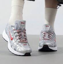 Nike 兒童中性款舒適透氣新風格厚底運動鞋跑步鞋 - 銀灰色/紅色 - 查看 8