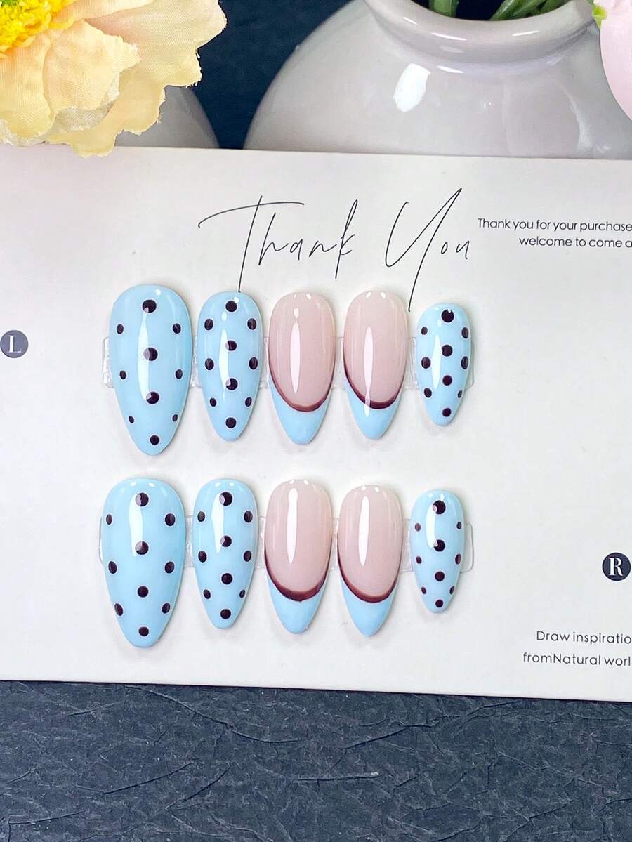 10 pièces d'ongles à coller faits main, ongles, faux ongles, ongles courts, acrylique à coller, ongles d'été, ongles roses, ongles bleus avec pois marron foncé peints à la main, parfaits pour le port quotidien, les sorties à la plage et les occasions de rendez-vous décontractés. - Bleu ciel - Voir 1
