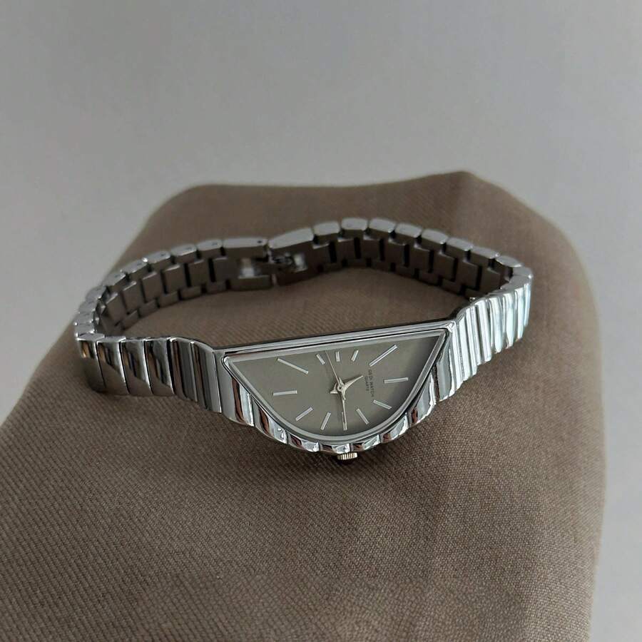 CILOA 1pc Fashionable Exquisite Niche Highly Attractive Luxury Women's Waterproof Wrist Watch For Daily Wear - Silver - View 1