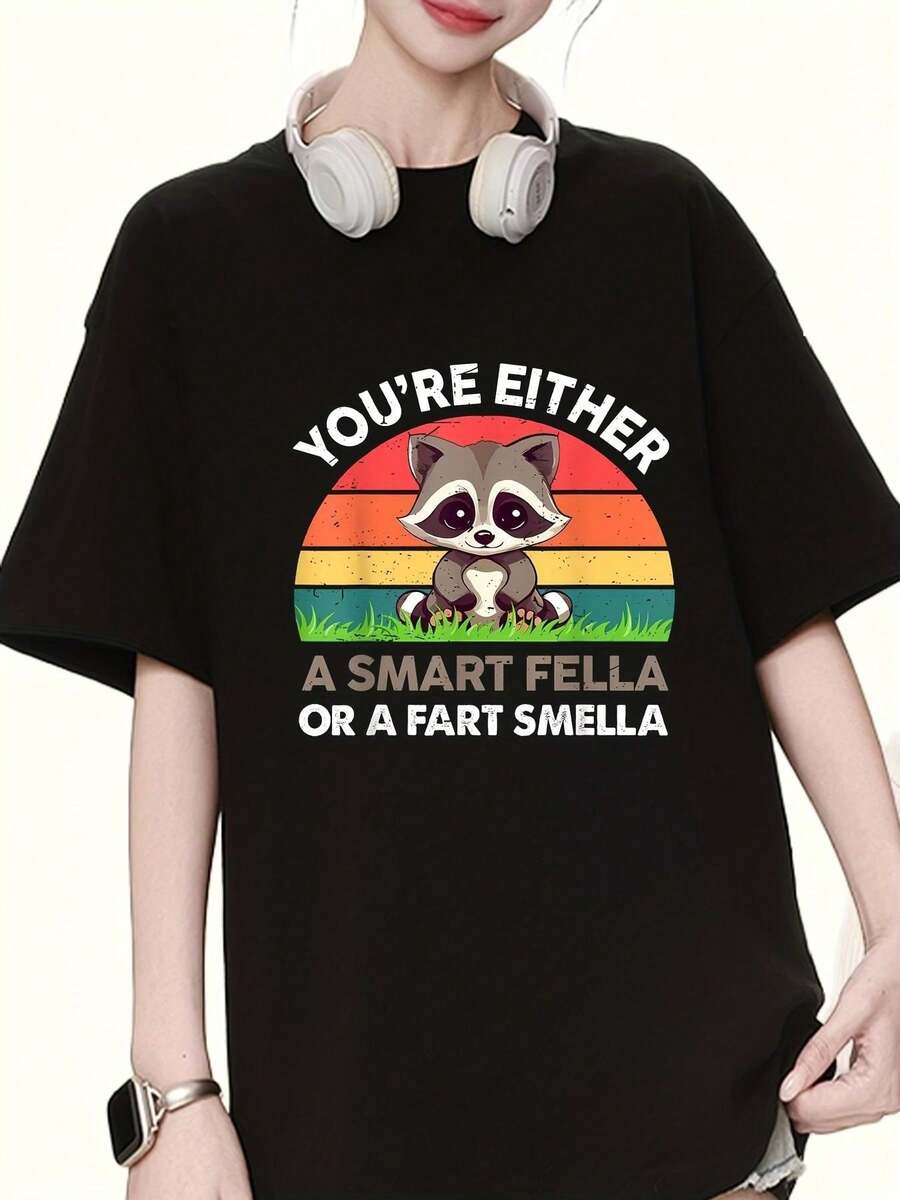 Funny Women's T-Shirt With Raccoon Graphic - Slogan: "Either You're A Smart Guy Or You Smell Like One", Short Sleeve Crew Neck T-Shirt, Soft And Breathable, With Retro Design - 黑色 - 查看 1