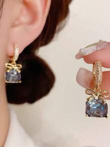 1 Pasang Anting Pita Sederhana dan Menawan yang Cocok untuk Wanita Saat Bepergian Sehari-hari - Grey - View 2