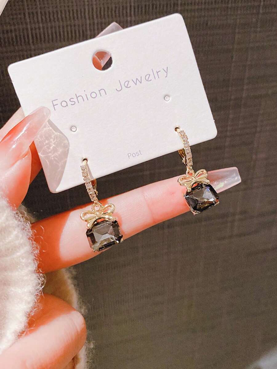1 Pasang Anting Pita Sederhana dan Menawan yang Cocok untuk Wanita Saat Bepergian Sehari-hari - Grey - View 1