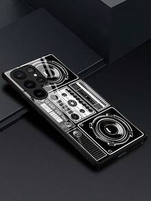 Esta Capa de Telefone de Vidro com Padrão de Rádio Vintage de Alta Definição apresenta um design luxuoso, compatível com Galaxy S26 Ultra, S26, S25, S24, S23, S22, S21, A56, A16 e A54, bem como 10 Pro, 9, 8 e 7. O estilo minimalista Y2K se funde com um design único, moda de alta qualidade, tornando-o um presente de feriado ideal para amigos, família e entes queridos. - Preto - Visão 2