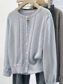 大尺碼女款優雅純色針織開襟衫，附鈕扣，休閒寬鬆舒適秋冬薄款針織外套 - 淺藍色 - 查看 2