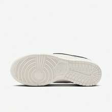 Sepatu Nike Dunk Low SE Wanita HQ3502-100 - Putih - View 4
