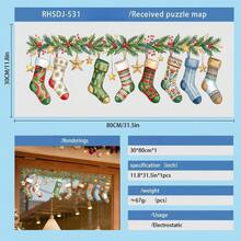 1 pieza Pegatina de ventana con temática navideña que presenta calcetines navideños, ramas de pino, bayas rojas y estrellas; una calcomanía decorativa autoadhesiva con un hermoso patrón, adecuada para superficies lisas como ventanas de tiendas y vidrio interior-Feliz Navidad. - Ver 8