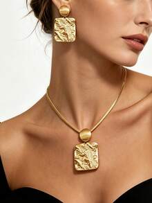 1 Set Vintage Luxury Matte Gold-Plated Metal Hammered Texture Square Pendant Snake Chain Necklace & Earrings 2 Pieces Set, Women's Daily Commute, Party, Vacation Matching Jewelry - Yellow Gold - View 3