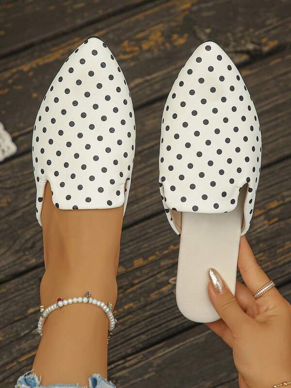 French Vintage Polka Dot Pointed Toe Half-Slip Women's New Plus Size 35-45 Black And White Polka Dot Closed Toe Half-Slip Flat Mule Shoes Retro Commute Daily Wear All Season Slouchy One-Step Comfortable Soft Sole Fairy Style Versatile Breathable Women's Shoes Daily Outfit Workplace Commute Slide Slippers