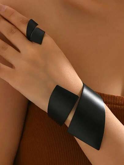 2pcs/Set Fashion Exaggerated European & American Hip-Hop Gothic Style Black Asymmetrical Wide Cuff Bracelet & Ring Set, Suitable For Women's Daily, Party, Banquet Matching