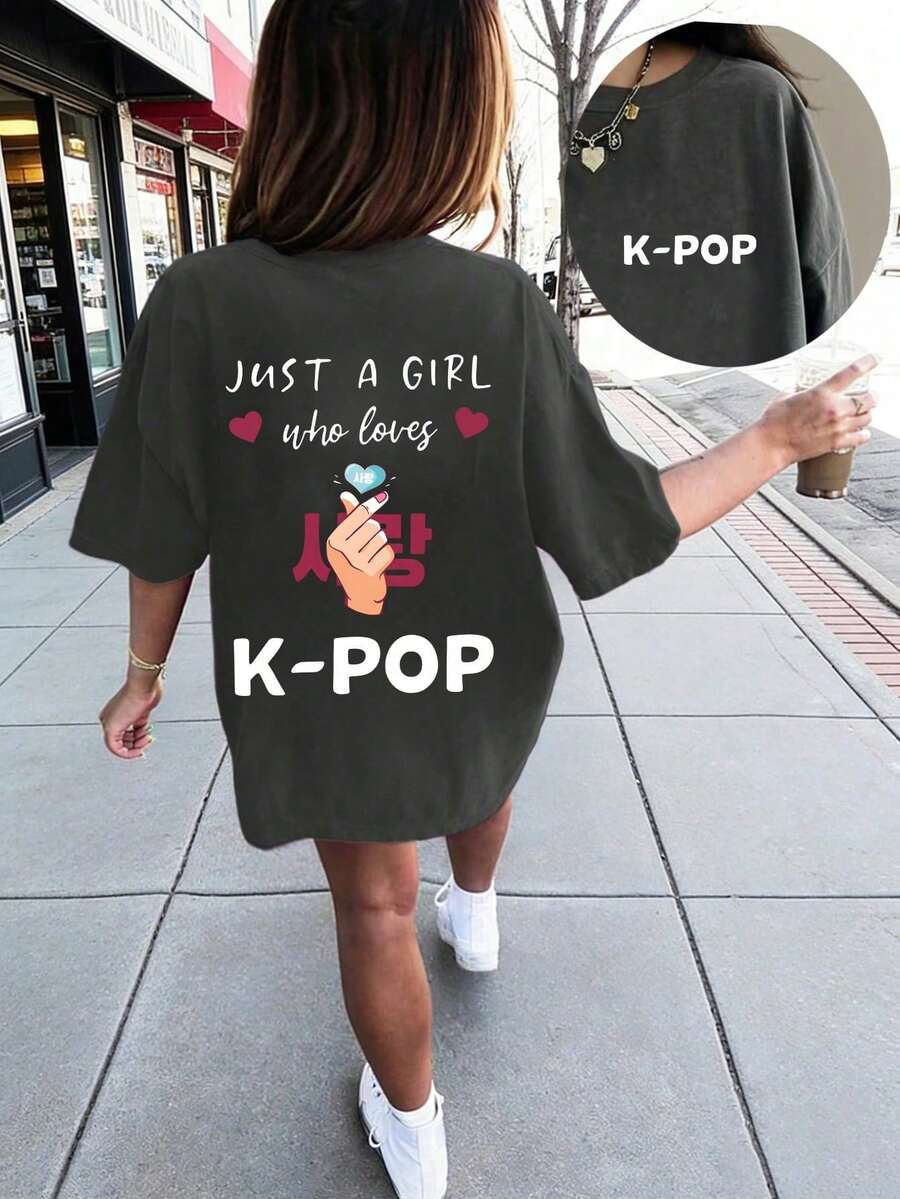 Camiseta gráfica para pre-adolescentes <<Solo un fan de K-pop>>, ideal para uso casual, fiestas y como una prenda de verano a la moda para chicas jóvenes entusiastas del K-pop. - Gris - Ver 1