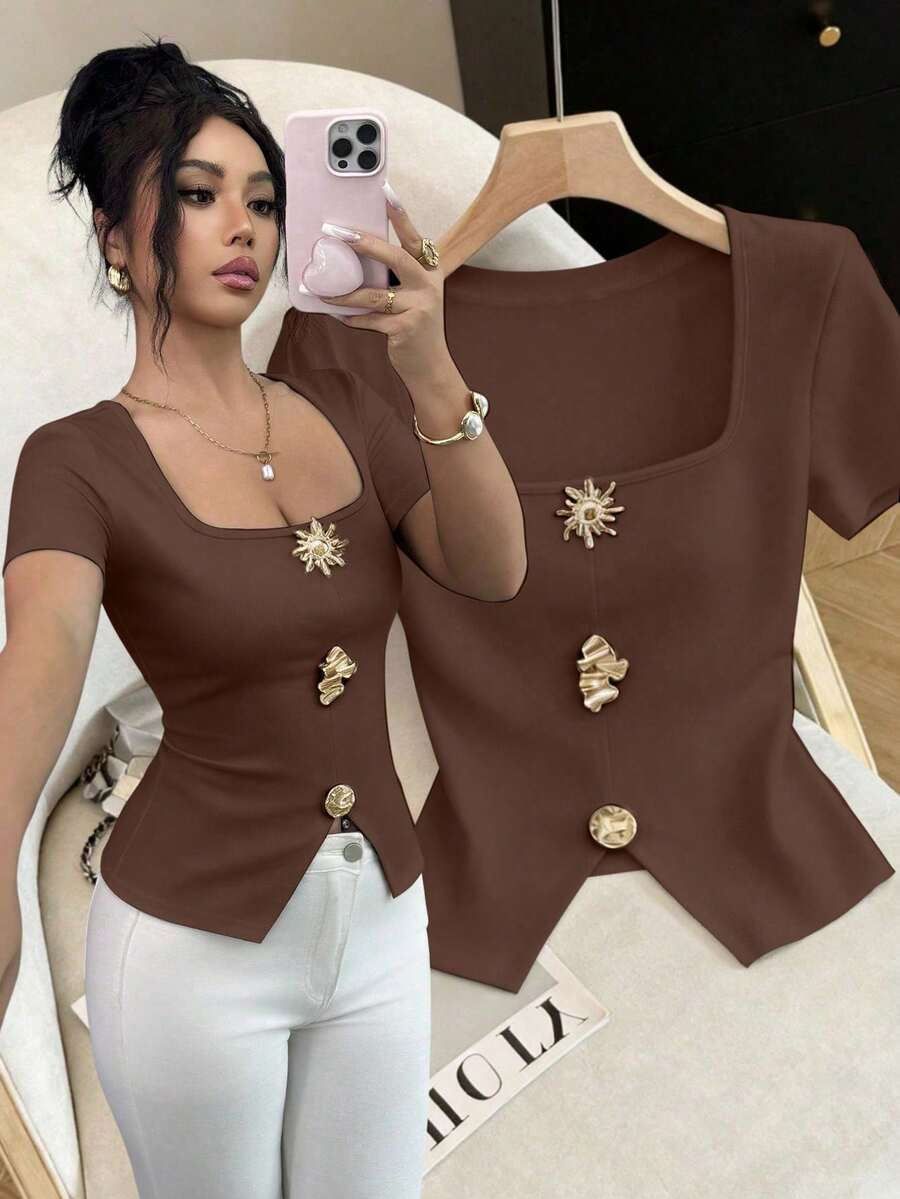 Blusa elegante de estilo urbano chic con cuello cuadrado y decoración metálica, de manga corta y ajustada, adecuada para uso diario, bodas, galas, ir al trabajo - Marrón - Ver 1