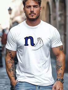 Camiseta de hombre, sencilla y elegante, relajada e informal, camiseta de hombre con la letra 'n' y diseño en el brazo, camiseta de verano de cuello redondo, suave. - Blanco - Ver 1