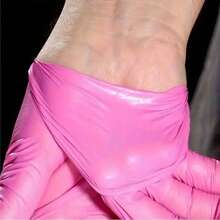 粉紅色一次性手套－無乳膠無粉丁腈手套，適用於居家清潔與多用途清潔、紋身與染髮－多種尺寸可選 - 深粉紅色 - 查看 7