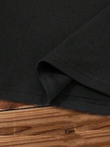 Two Short-Sleeved, Crew-Neck Tops With The Phrase "Happy New Year," Machine-Washable, Perfect For Parties And Holiday Celebrations. Ideal As A Gift For Family Gatherings In 2026. FCV0 - 黑色 - 查看 4