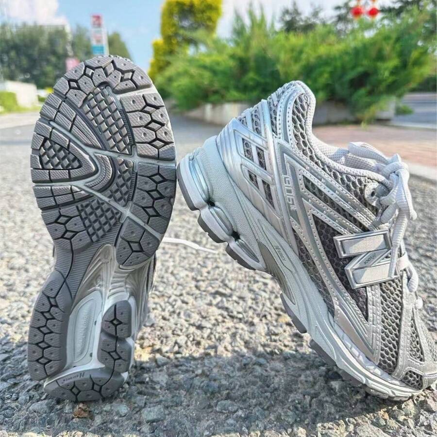 Zapatillas de running New Balance 1906R Gris Plateado Estilo Tech Y2K Unisex, Diseño Retro, Excelente Comodidad