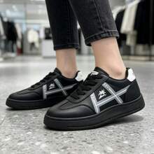 Zapatillas de skate informales bajas y versátiles, estilo retro, con suela gruesa de goma, cordones y abertura poco profunda, ideales para el viento. - Negro - Ver 1