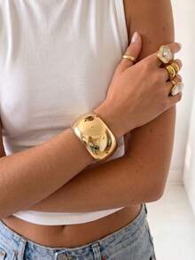 1 chiếc vòng tay cuff bản rộng màu vàng gold, kim loại bóng nhẵn, dạng vòng hở, trang sức cổ tay phong cách tối giản cho nữ, phù hợp phối đồ mùa hè - Vàng - Xem 2