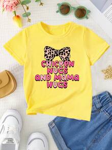 Girl's T-Shirt With The Inscription "Chicken Nugs And Mama Hugs" And A Leopard Print Bow, Modern, Casual And Versatile. - 黃色 - 查看 2