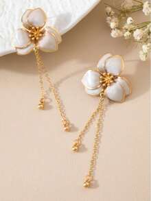 1 Pair Fresh & Sweet Metal 3D Asymmetrical Clover Flower Stud Earrings, Elegant & Gentle Women's Earrings - Multicolor - View 3
