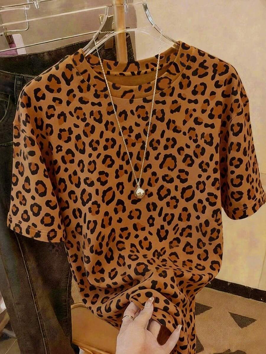 Resyla Camiseta de cuello redondo de manga corta para mujer con estampado digital de leopardo, un regalo para amigos - Café integral - Ver 1