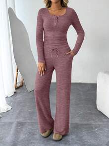 Trendy Queen - Conjunto de 2 piezas a juego para mujer, trajes de otoño a la moda, cuello henley, suéter de pierna ancha, pantalones de chándal - Gris Oscuro - Ver 5