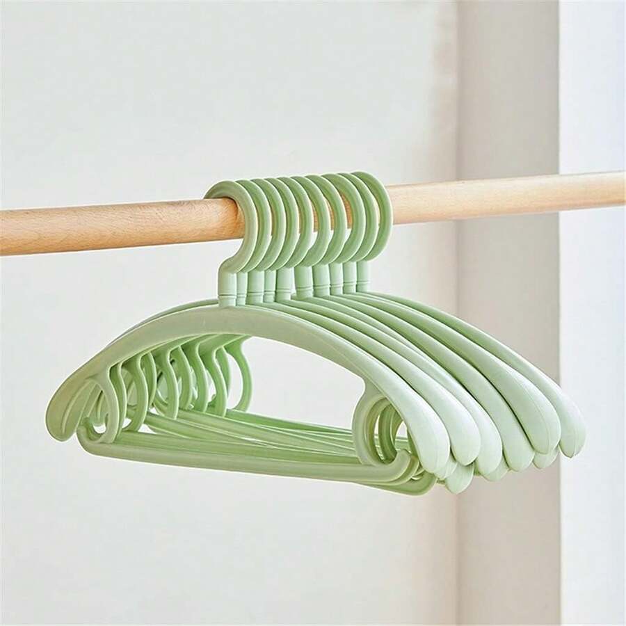 10 perchas de plástico para ropa de adulto, perchas de exhibición con hombros anchos, antideslizantes, para colgar ropa, organizador de perchas para abrigos de estudiantes (C, 10 piezas) (B 10 piezas) - C - Ver 1