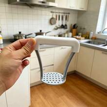 1 Stück manueller Kartoffelstampfer aus Kunststoff, G-förmiger Zerstampfer, Obst- und Gemüsestampfer, Süßkartoffel-Kürbis-Karotten-Zerstampfer für Zuhause, unverzichtbares Küchenutensil - Weiss - Übersicht 1