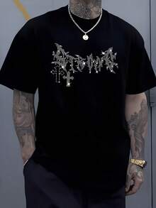 Azzlin Men's T-Shirt With Intricate Graphic And Stylized Text, Featuring Two Bright Crosses. Bold Individuality, Modern Aesthetic, Casual Summer Top With A Crew Neck And Lightweight Fabric. - 黑色 - 查看 1