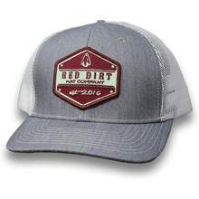 Camiseta Red Dirt Hat Company Co Bad Bronc Painted Sky - Lasso-Carbón/Blanco - Ver 12