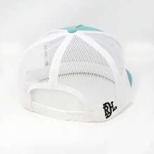 Gorra Ajustable Snapback con Diseño de Vida Silvestre de Red Dirt Hat Company - Café/Blanco - Ver 3