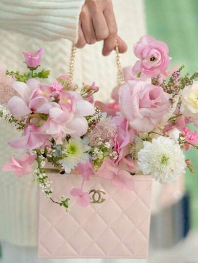 1pc Floral Paper Box, 1pc Floral Storage Bucket For Flower Shop Packaging, Durable Thick Cardboard Flower Box With Metal Chain Handle, Elegant Handheld Flower Basket, Suitable For Bouquet Display, Floral Storage, Gift Packaging And Floral Arrangement, Ideal For Wedding, Party, Holiday, Birthday Gift, Valentine's Day, Event Decoration, Flower Shop And Home Use