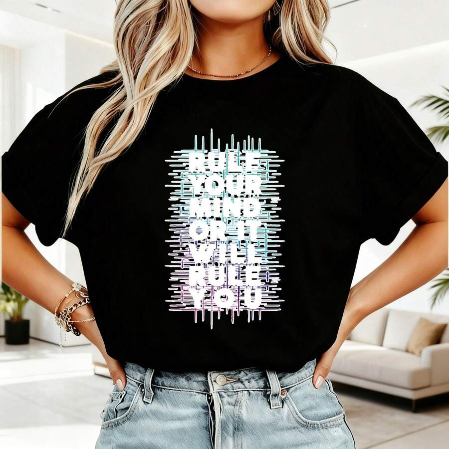 Diseño de texto digital en tonos azules y rosas, Camiseta negra, Manga corta con cuello redondo para mujeres, Estilo urbano moderno, Ideal para uso diario y verano - Negro - Ver 1