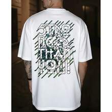Hombres/Estilo Urbano, Diseño de Letras con Rayas Verdes y Efecto Desgastado, Camiseta Blanca, Contraste de Colores Verde y Negro, Corte Regular, Ideal para Estilo Casual y Callejero - Blanco - Ver 1