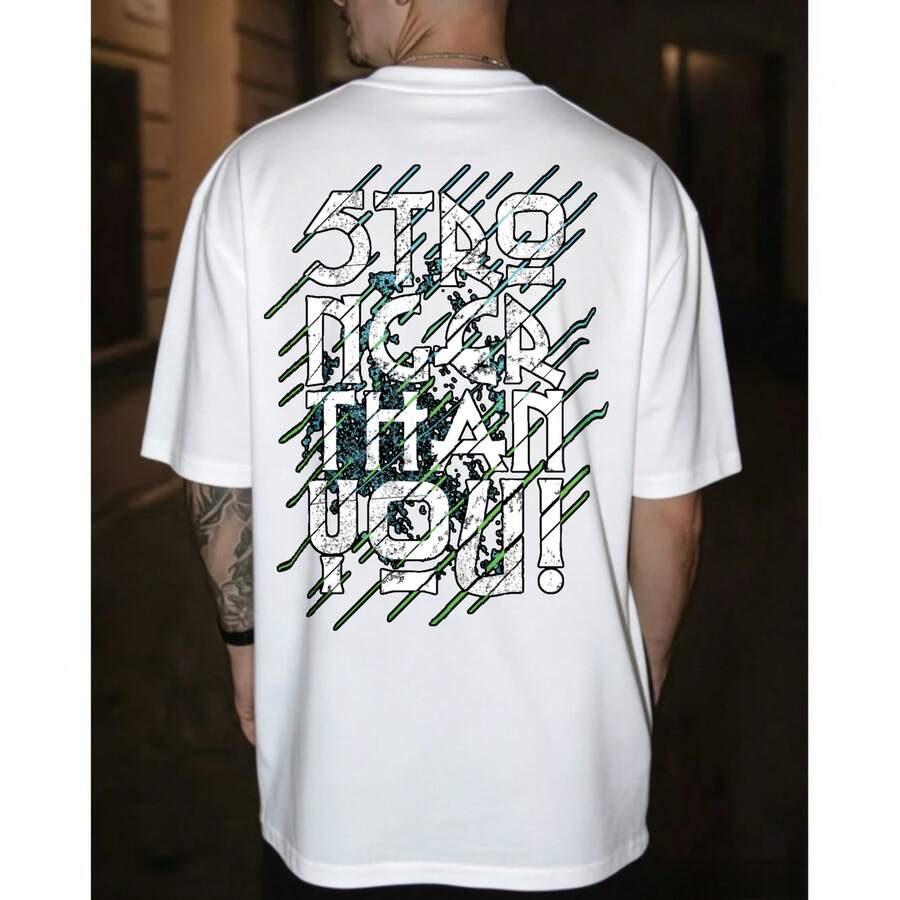 Hombres/Estilo Urbano, Diseño de Letras con Rayas Verdes y Efecto Desgastado, Camiseta Blanca, Contraste de Colores Verde y Negro, Corte Regular, Ideal para Estilo Casual y Callejero - Blanco - Ver 1
