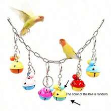 Campana de pájaro de metal colorida - Juguete de masticar colgante divertido adecuado para loros, periquitos, agapornis, guacamayos, periquitos de cola larga y cacatúas - Campana vibrante con forma de estrella, accesorio estimulante para jaula, juguete para pájaros - Ver 8